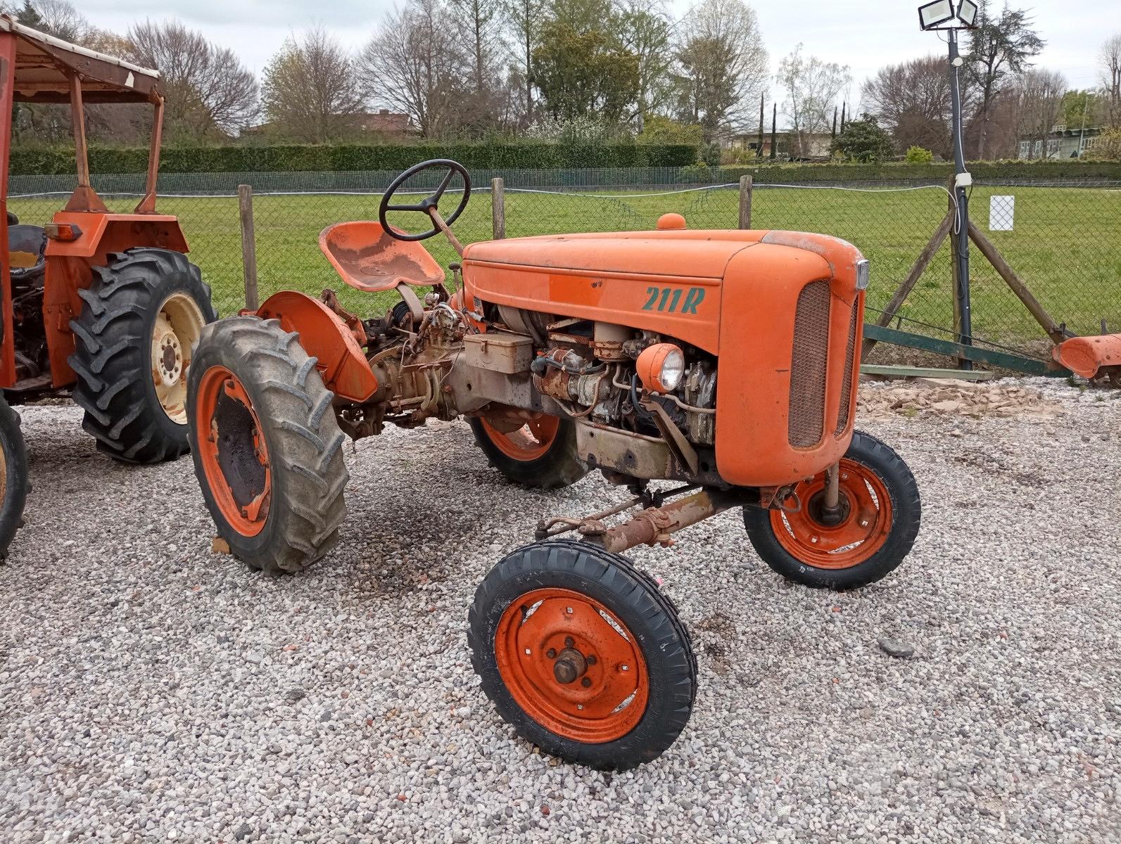 Fiat 211 R Trattore FIAT 211 R - Trattori Pellegrini