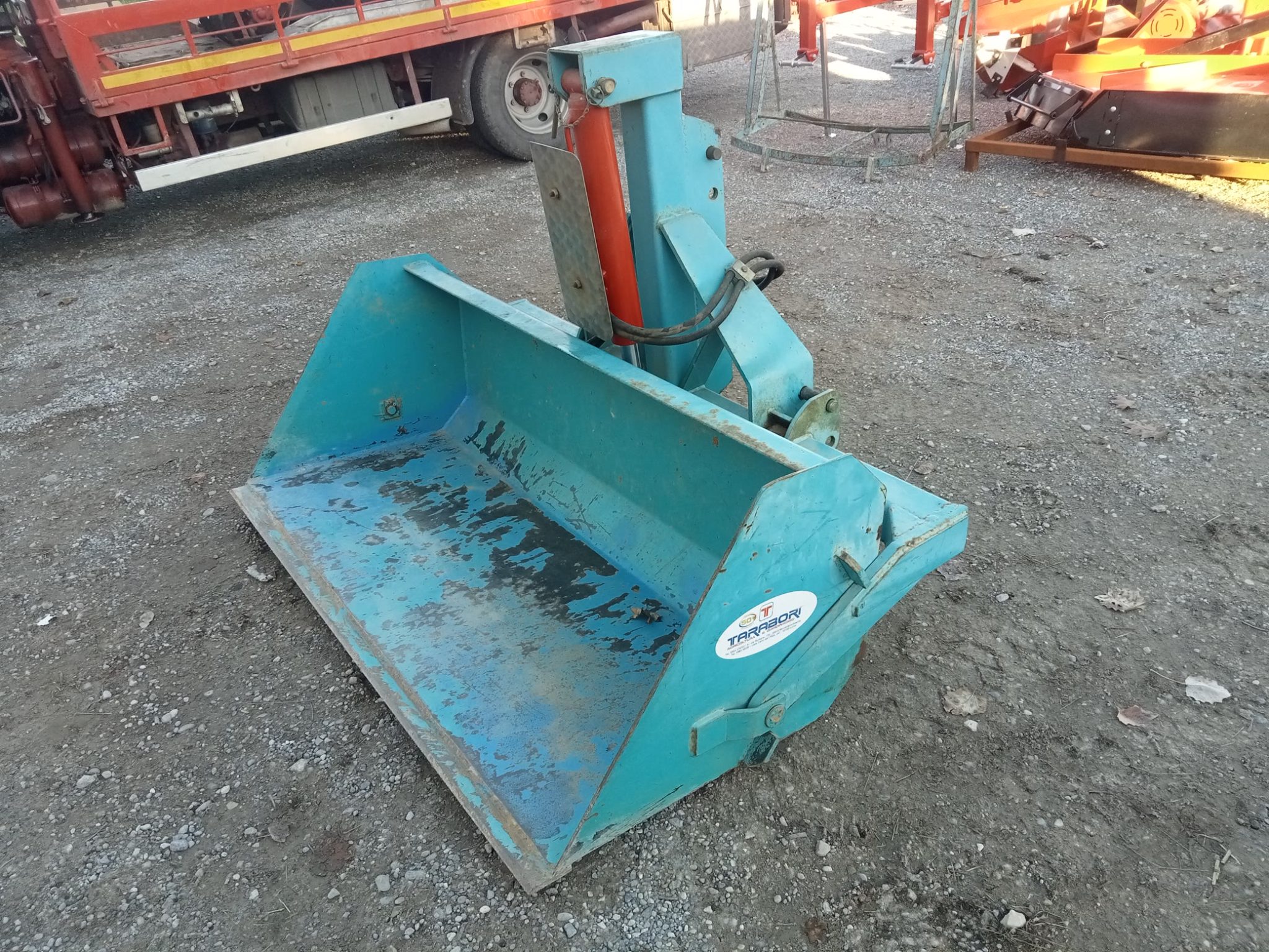 Pale idrauliche: Pala idraulica per trattori HYDRO MAXI 220 con spondina